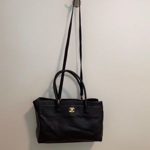 Black faux pebbled leather purse